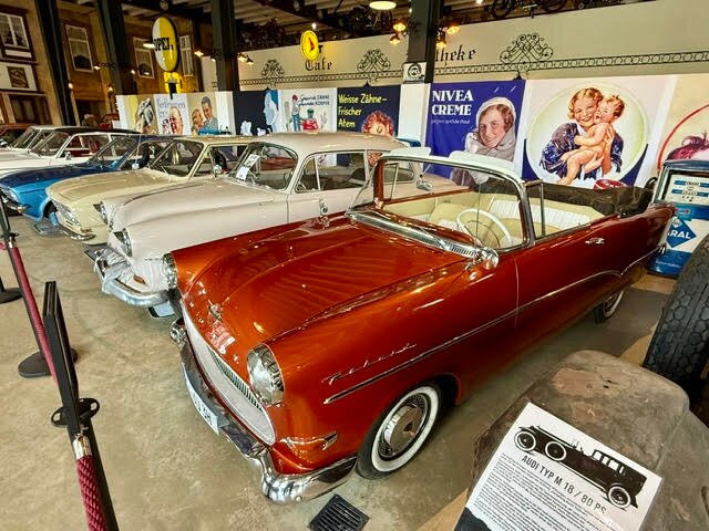 Zylinderhaus Nostalgie & Oldtimer Museum-贝恩卡斯特尔－屈斯必去景点
