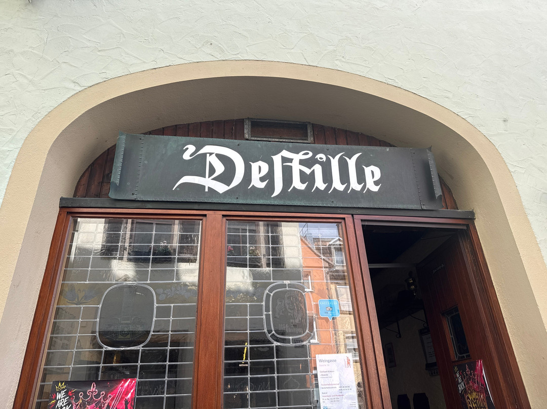 Destille