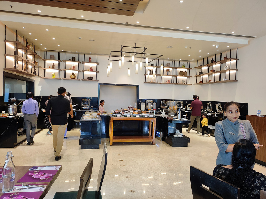 皇家兰花中央施莫加酒店主图