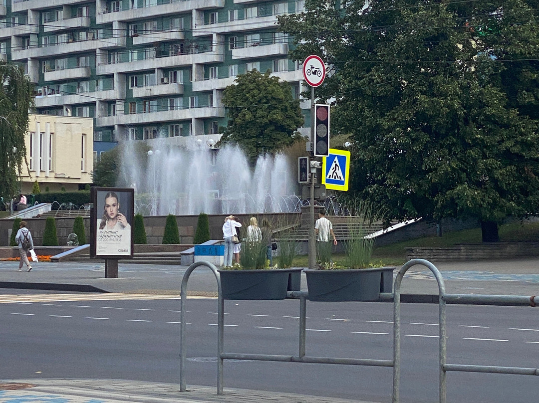 Fountain in Komsomolskiy Square-莫吉廖夫必去景点
