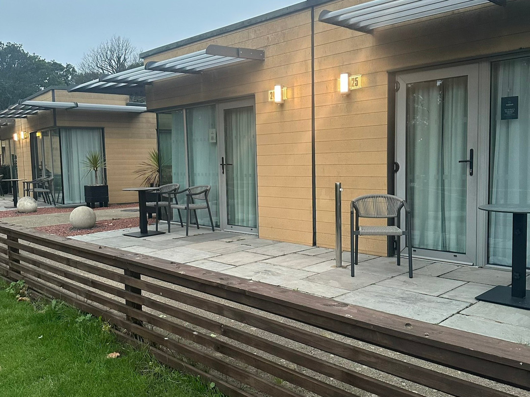 Warner Hotels Gunton Hall主图