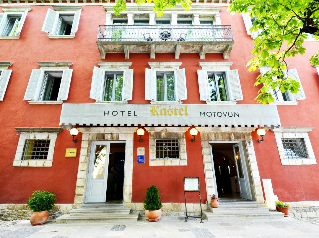 Novaki Motovunski酒店住宿-Hotel Kastel