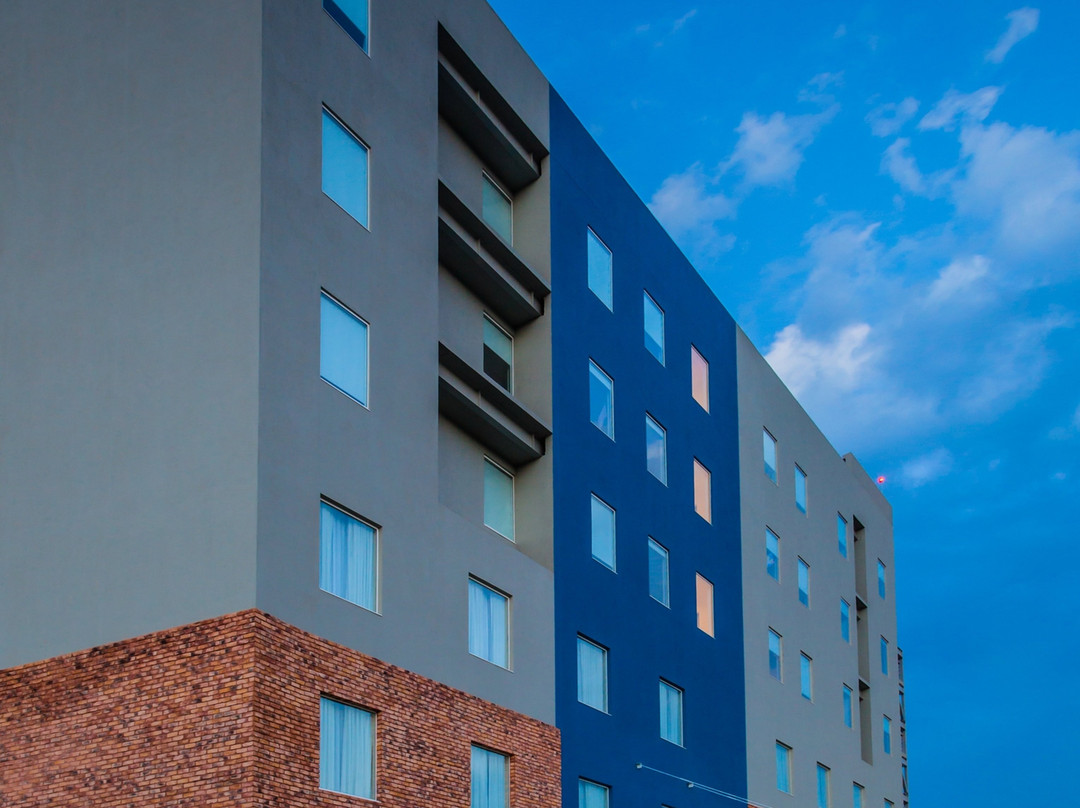 One Monclova Hotel主图