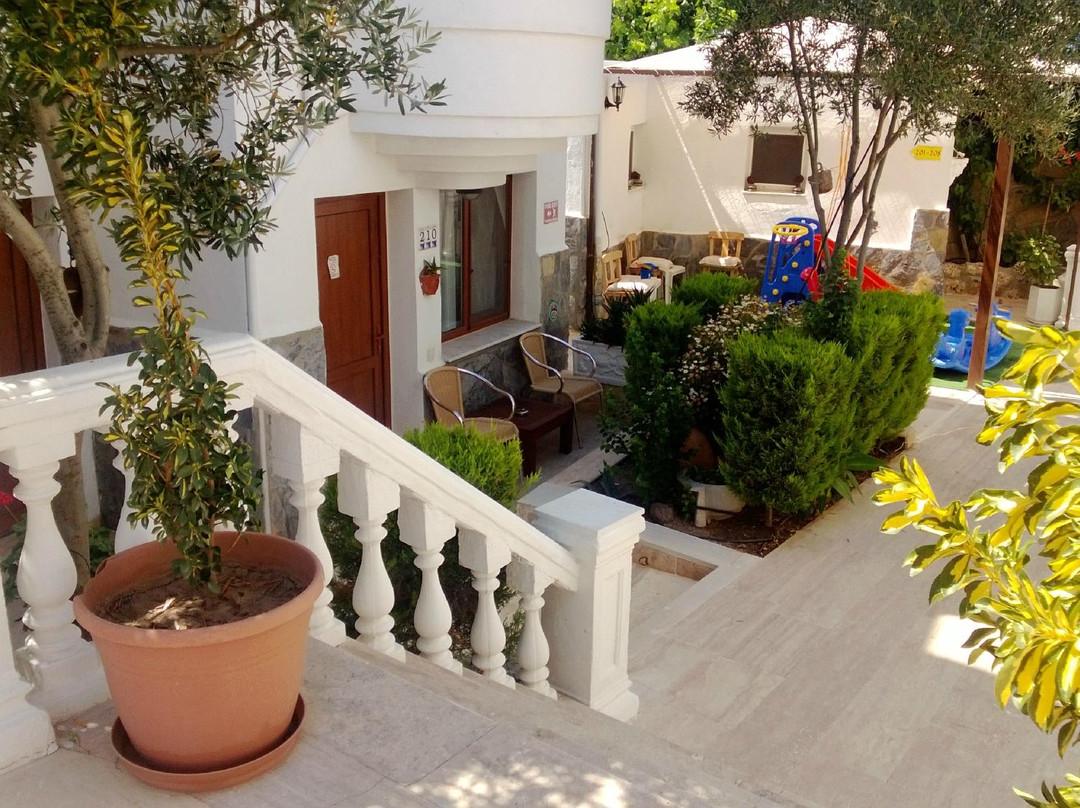 Cavus Hotel & Apart
