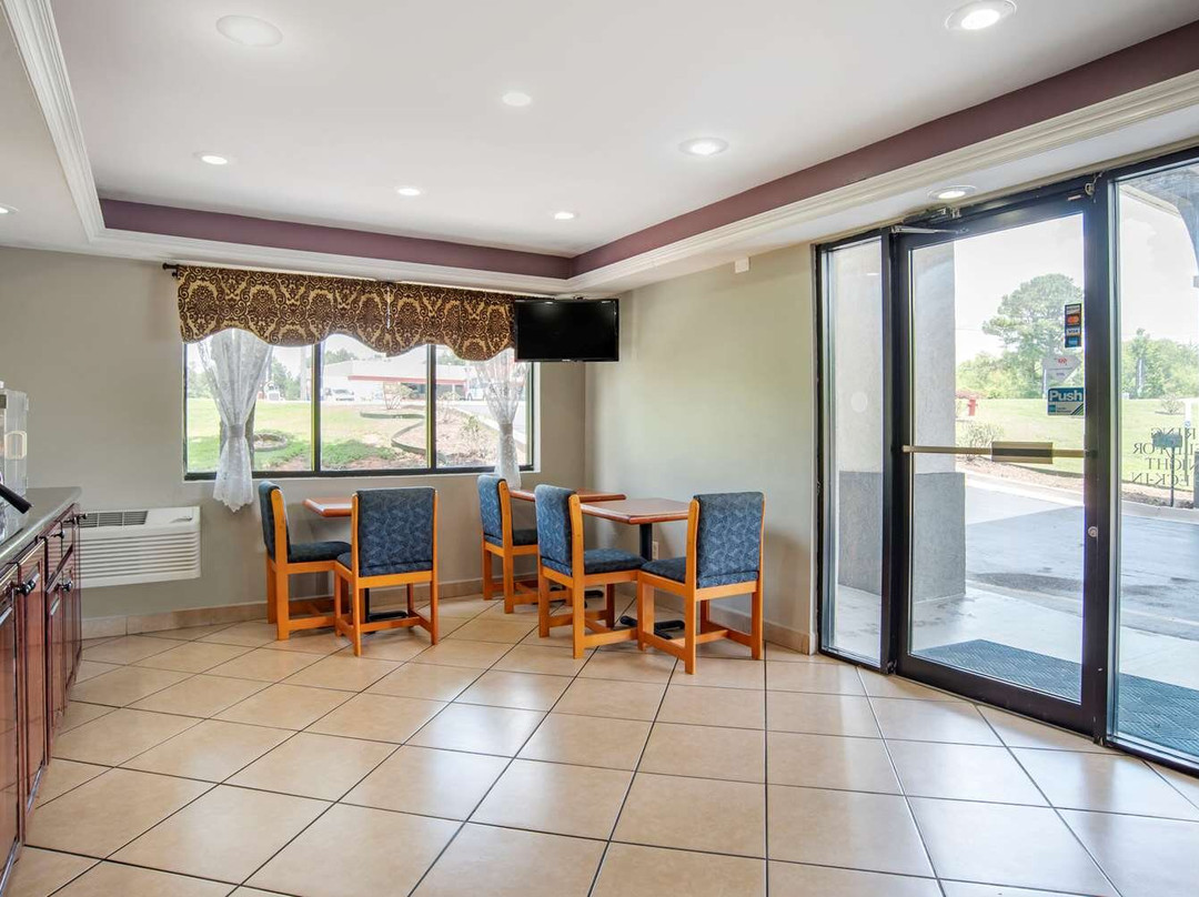 Econo Lodge Inn & Suites主图