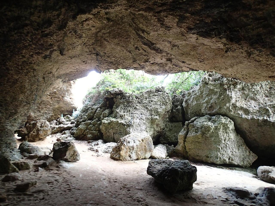 伊江村旅游景点-Cave Nyatiya