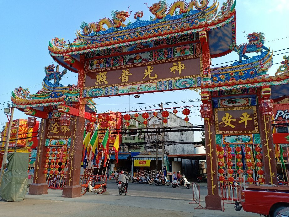 Loem Hu Thai Su Shrine景点图片