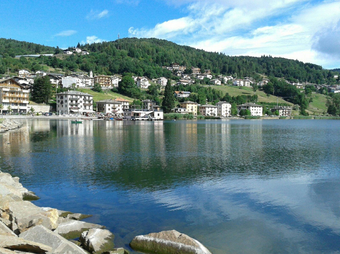 Lago della Serraia景点图片