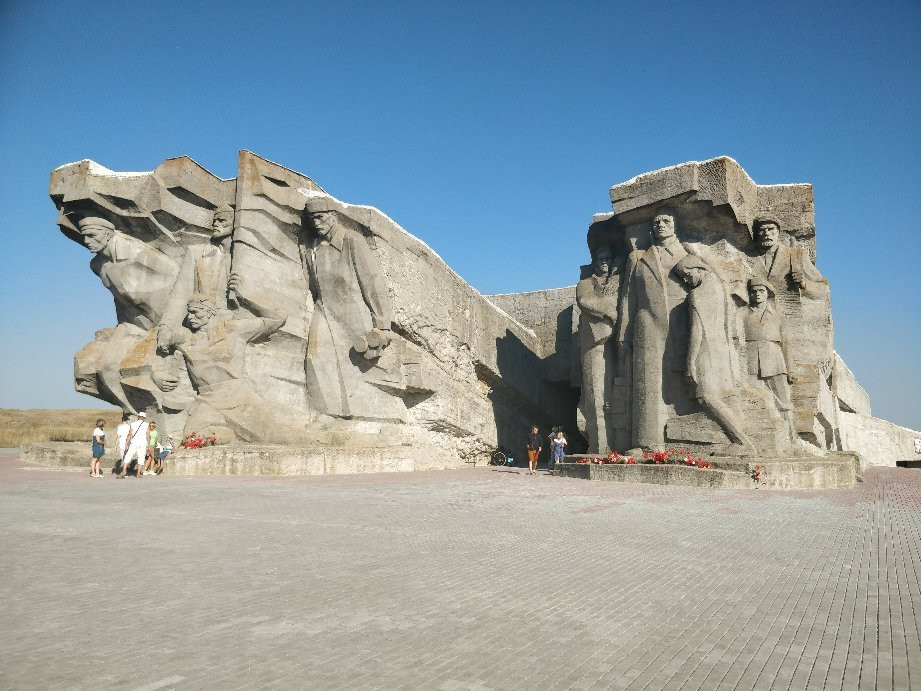 Adzhimushkay Quarry景点图片