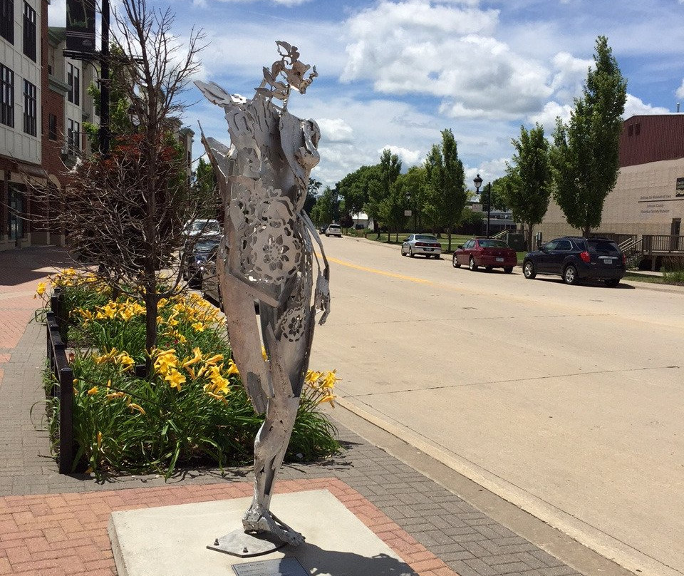 科拉尔维尔旅游景点-Iowa River Landing Sculptor Walk