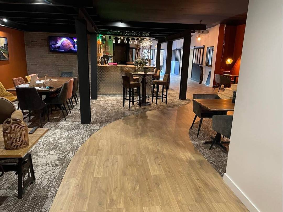 Vedene餐馆和美食-Intérieur Golf