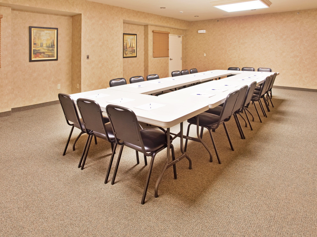 Candlewood Suites Joplin by IHG主图