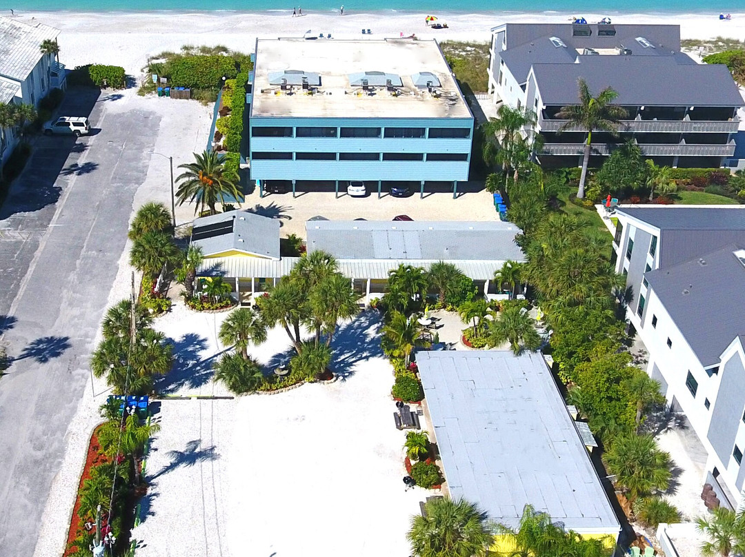 Tropical Breeze Beach Club主图