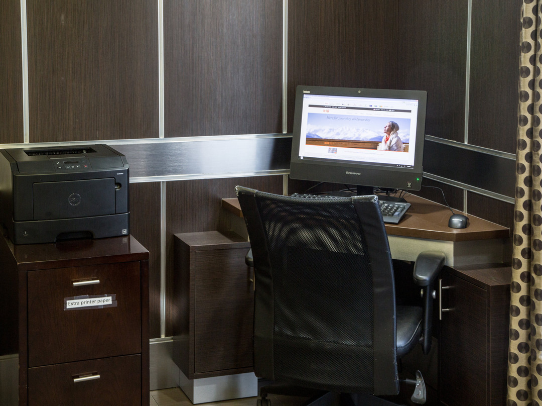 Holiday Inn Express & Suites Oxford By IHG主图