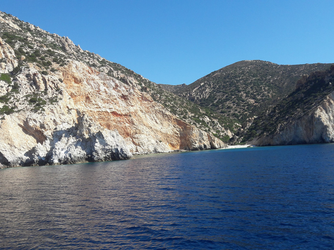 Myrsini Bay-Polyaigos必去景点