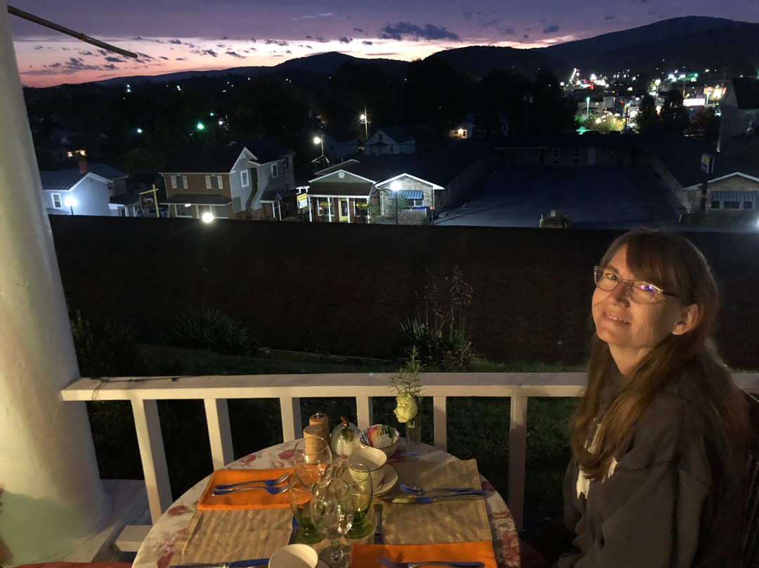 Woodward House on Manor Grade主图