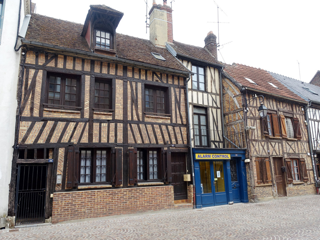 Rue 27 Juin-博韦必去景点