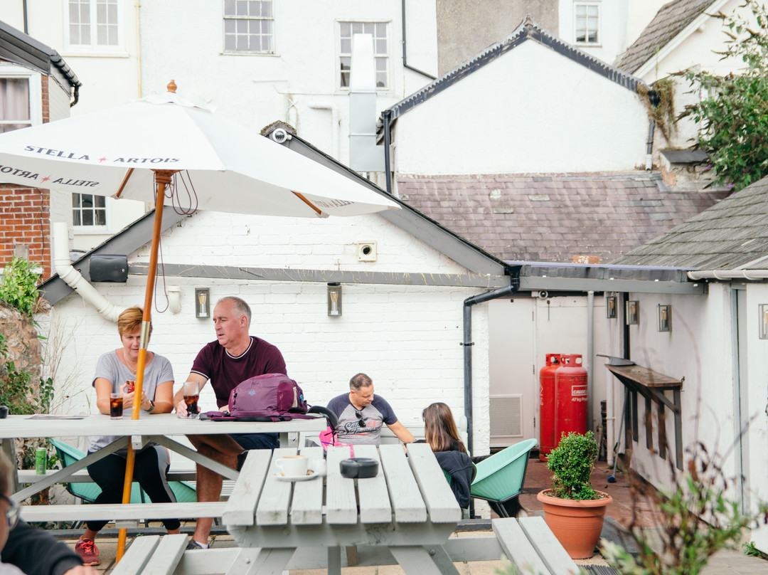 Bruv’s Bar-Honiton必去景点