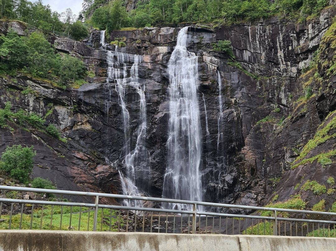 Skjervsfossen Waterfall景点图片