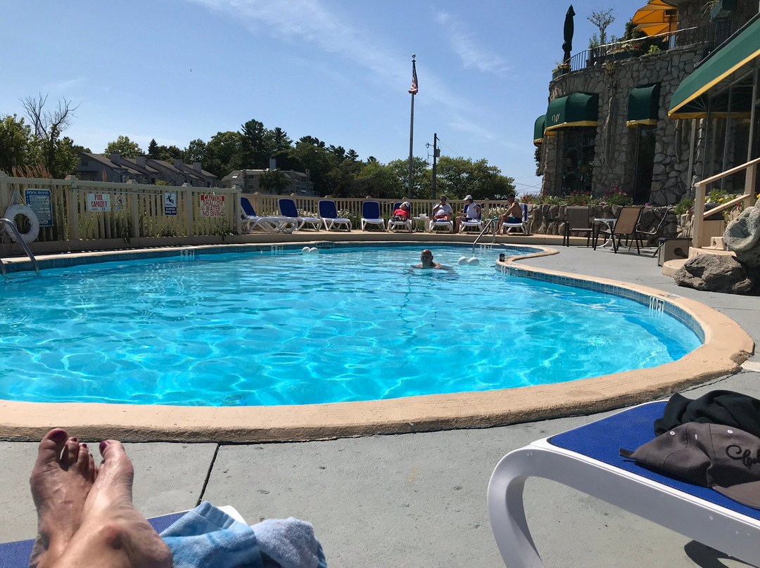 Weathervane Terrace Inn & Suites主图