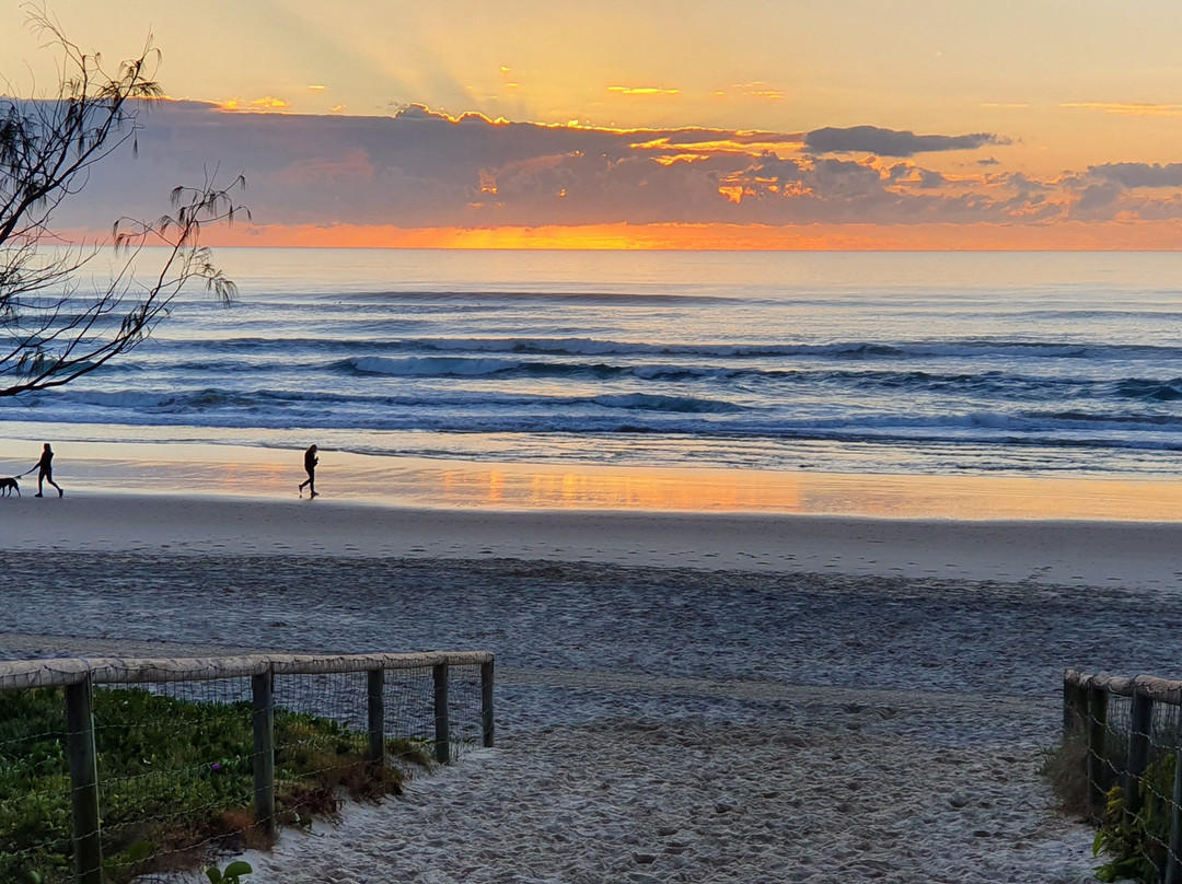 North Burleigh Beach景点图片