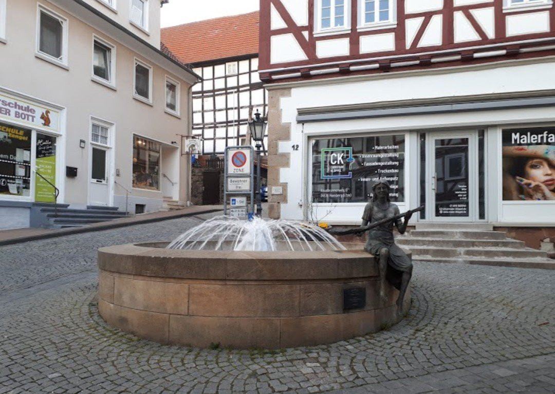 Statue ''Broom Woman''-Homberg必去景点