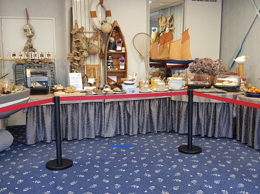 海蓝宝石酒店主图