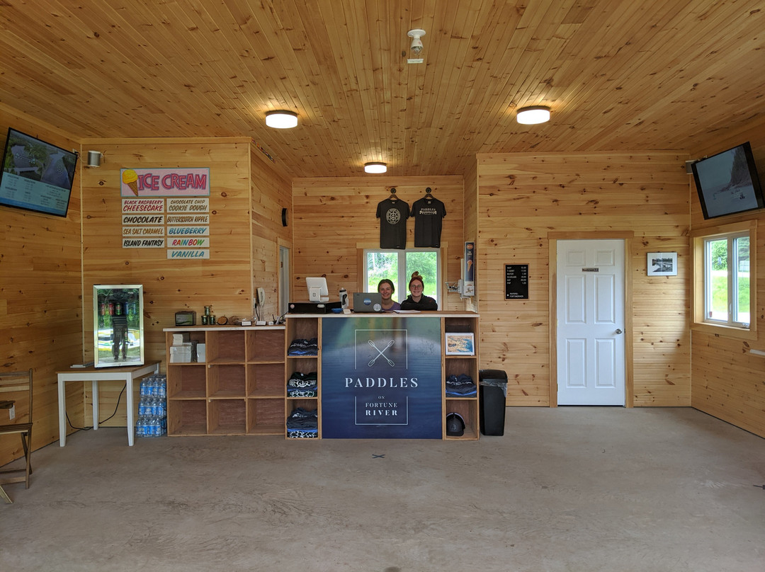 Paddles on Fortune River-Souris必去景点