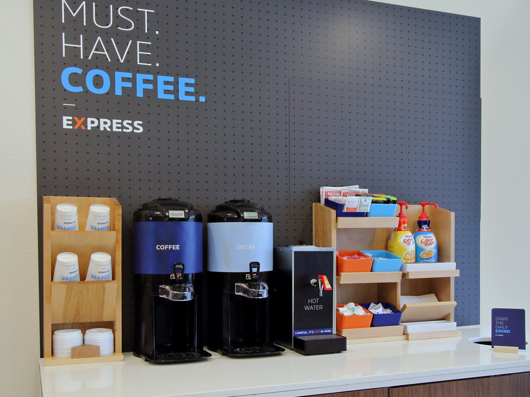 Holiday Inn Express & Suites Columbus North By IHG主图