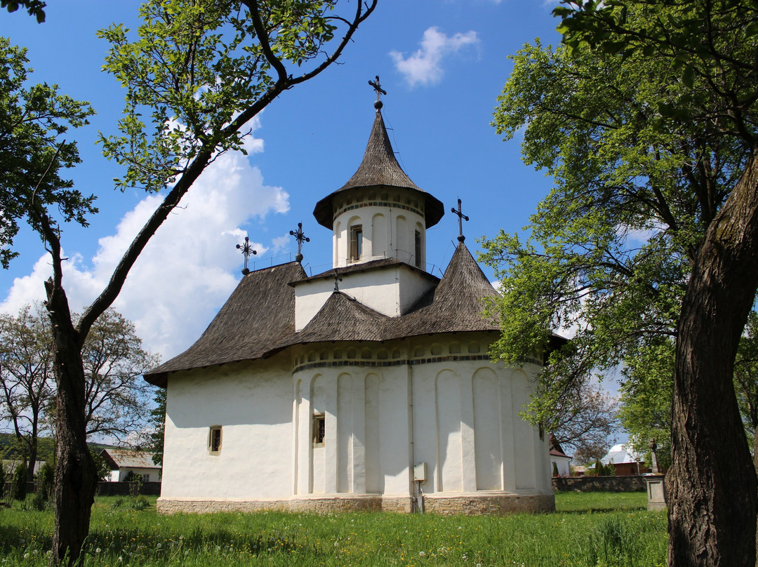 Biserica Inaltarea Sfintei Cruci-Patrauti必去景点