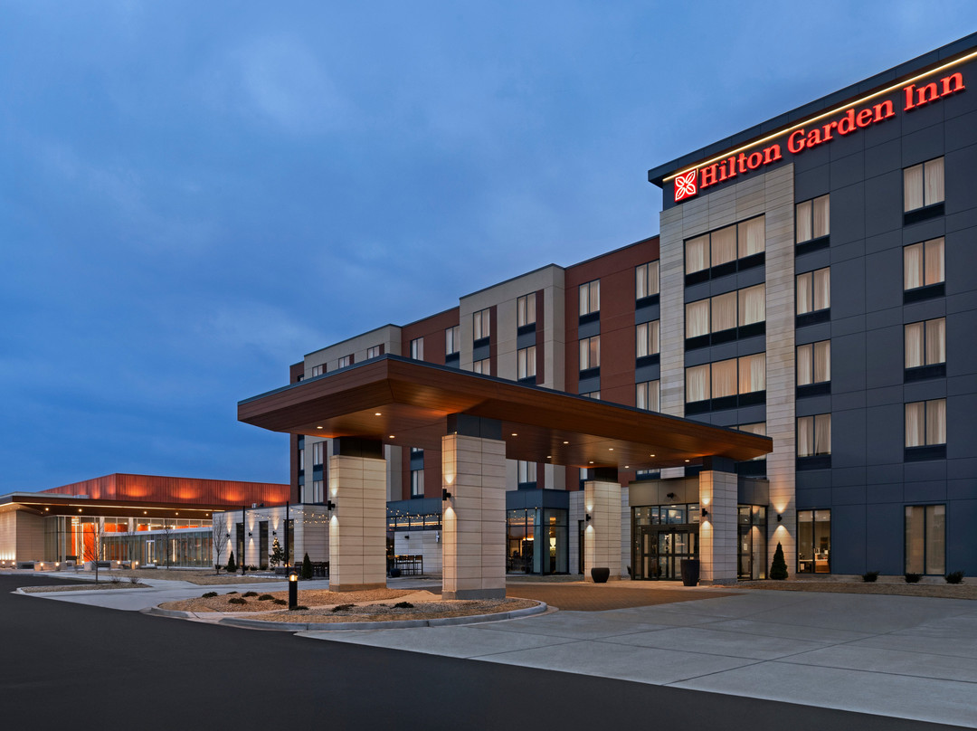 Hilton Garden Inn Milwaukee Brookfield Conference Center主图