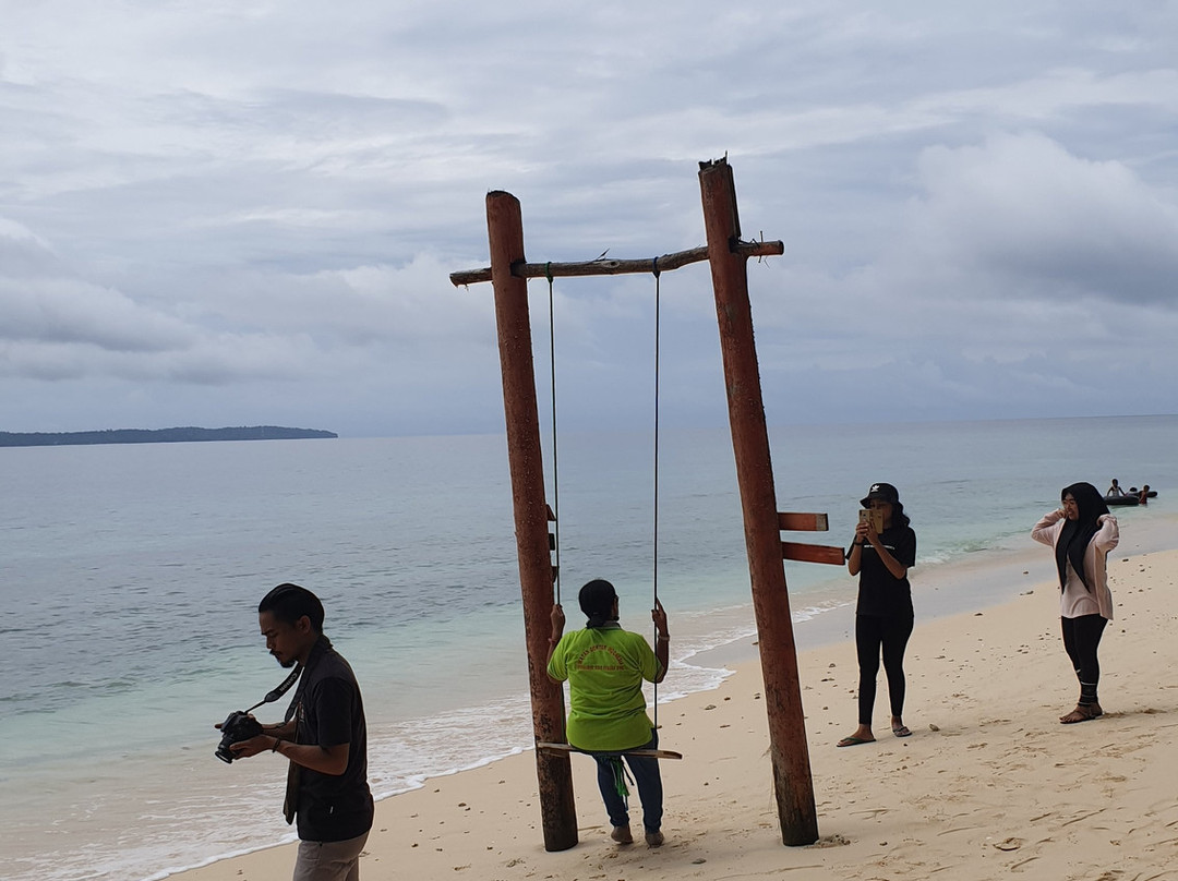 Segara Indah Beach-Biak必去景点