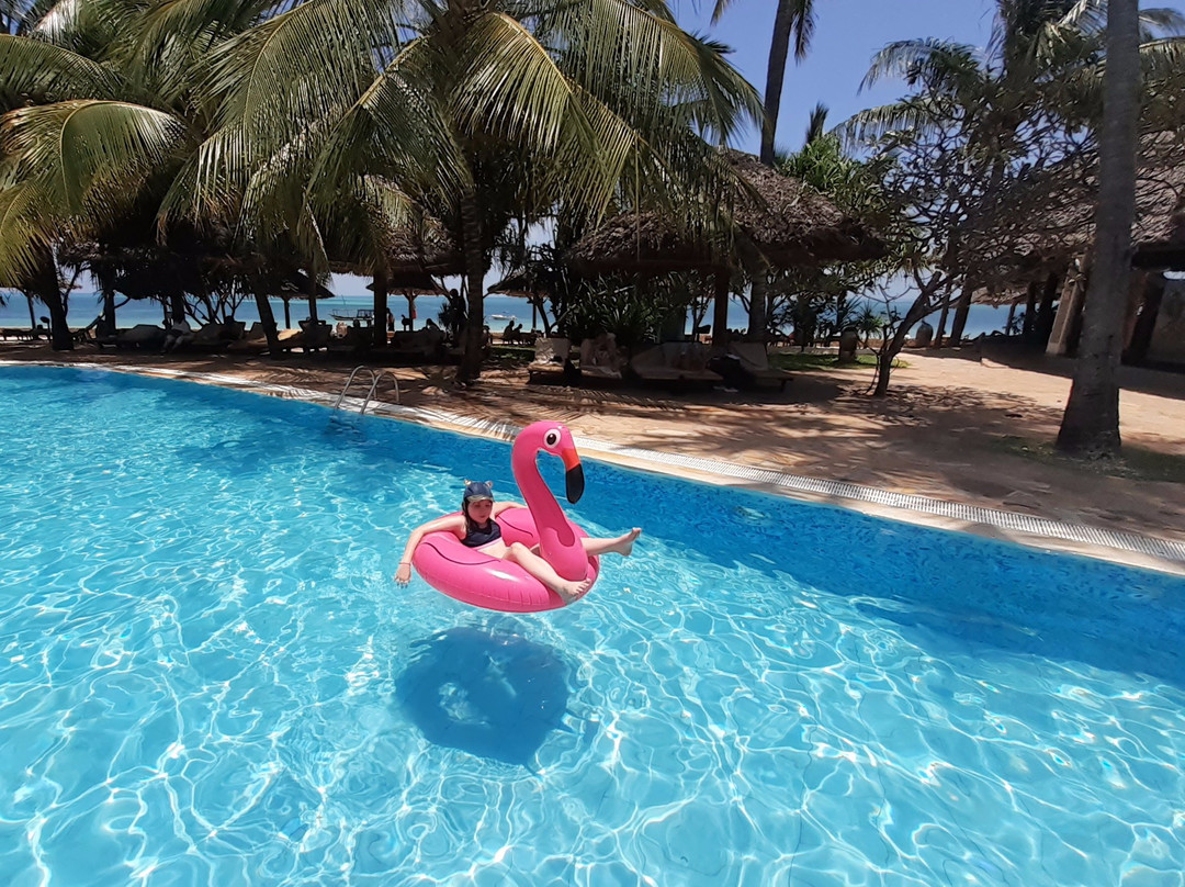 乌罗湾海滩度假酒店主图