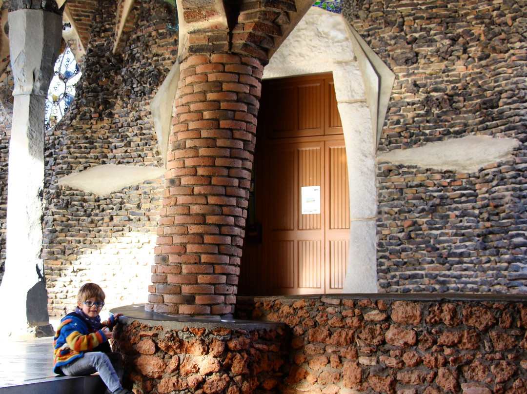 Colonia Guell  Gaudi Crypt景点图片