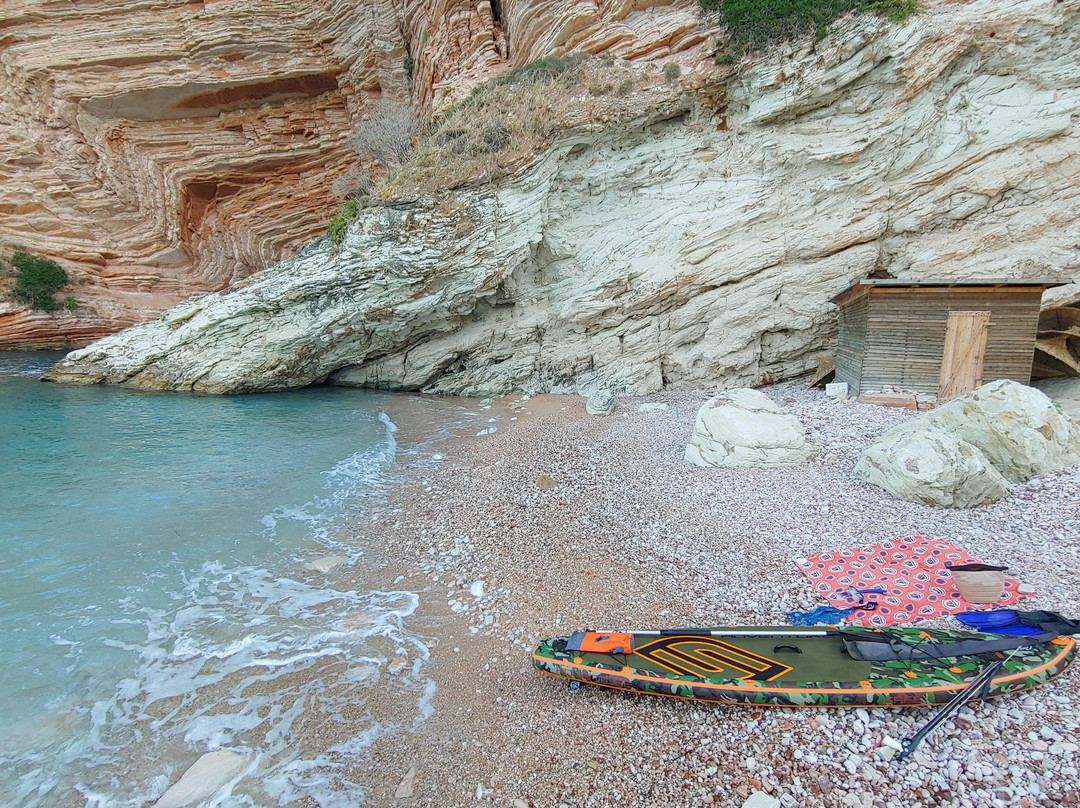 Paddleboarding in the islands景点图片