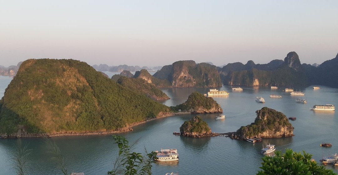 Golden Bay Cruise-下龙湾必去景点