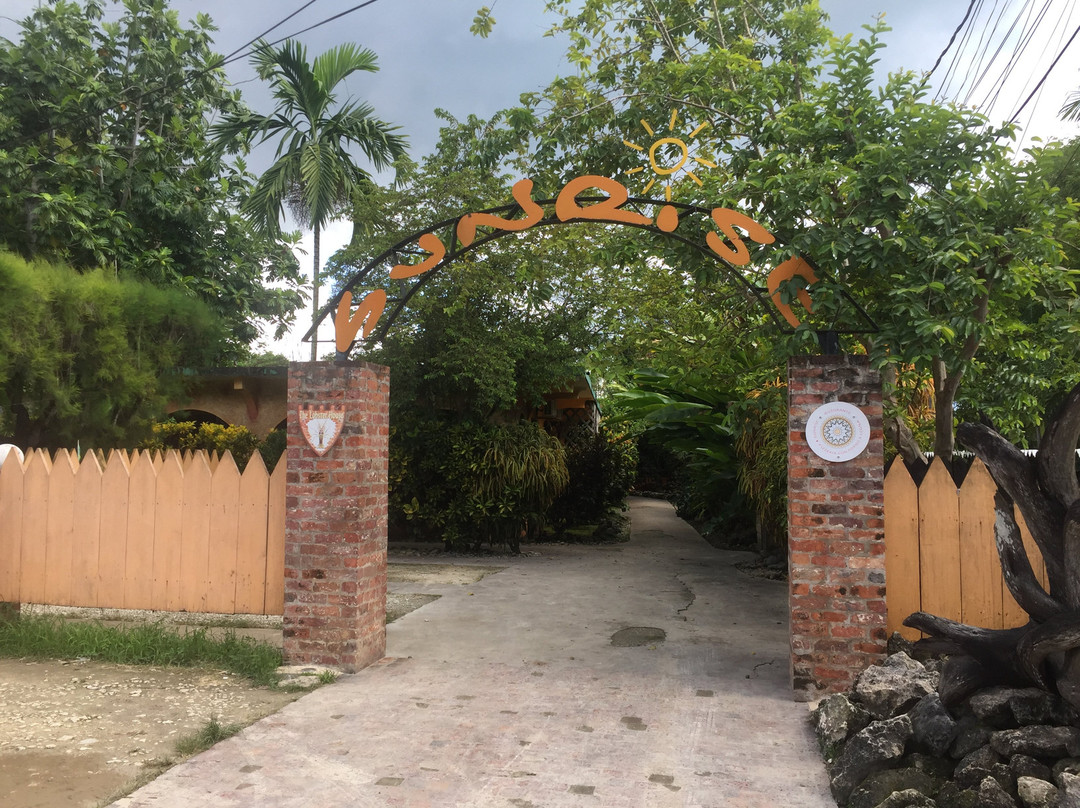 内格里尔日出俱乐部酒店主图