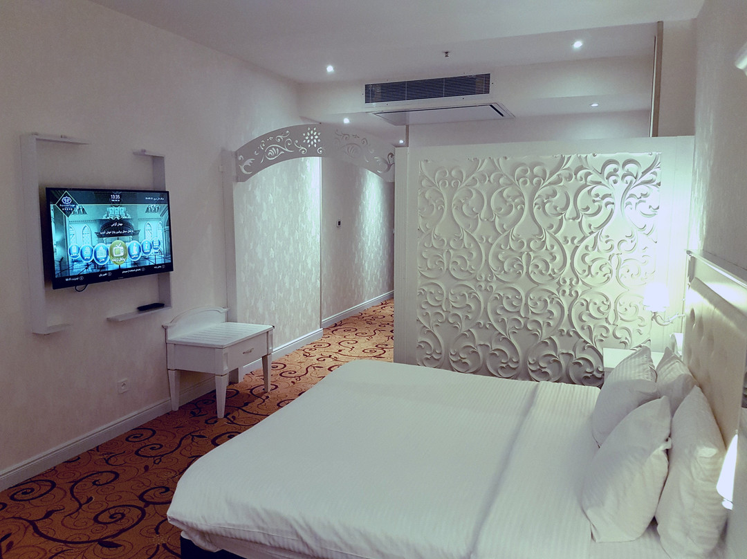 Persian Plaza Hotel主图