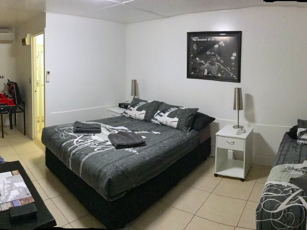 Halls Creek Motel主图