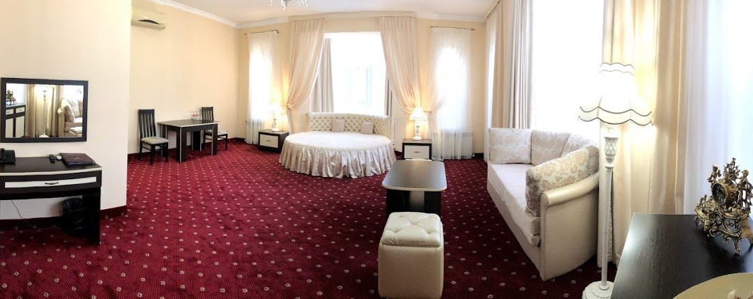 Le Bristol Hotel主图