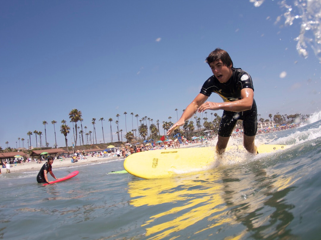 Surfin Fire Surf School-恩西尼塔斯必去景点