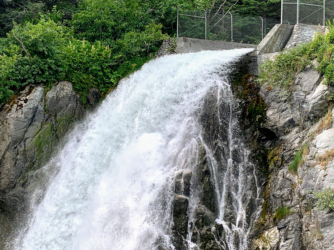 Lowell Creek Waterfall景点图片