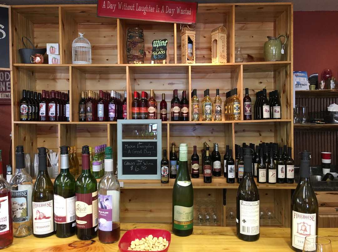 希尔城旅游景点-Twisted Pine Winery