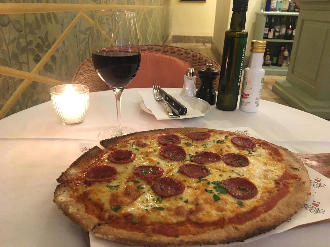 Bar-Cafeteria Capuccino-Pucol必去景点