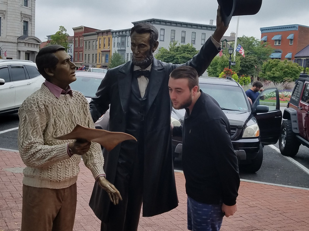 Lincoln Statue at Wills House-葛底斯堡必去景点