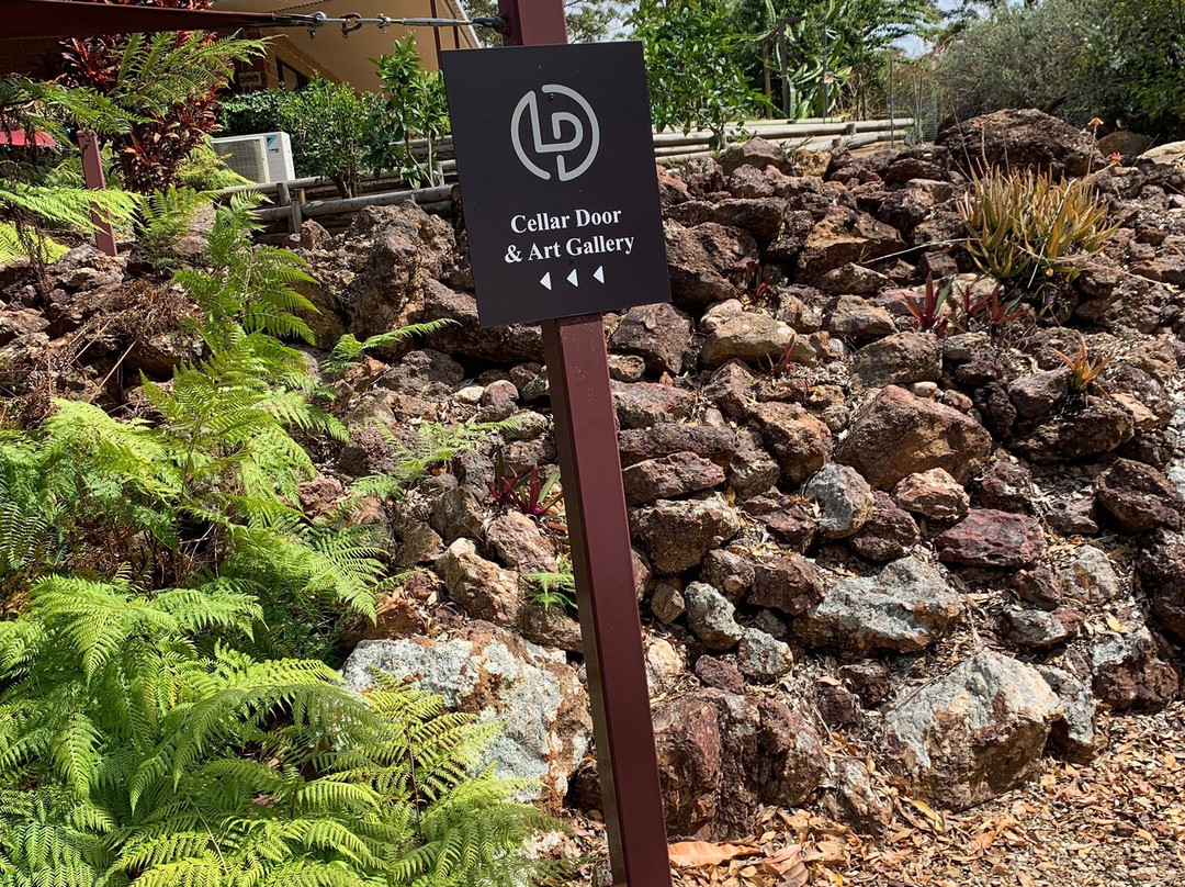 Long Point Vineyard-Lake Cathie必去景点