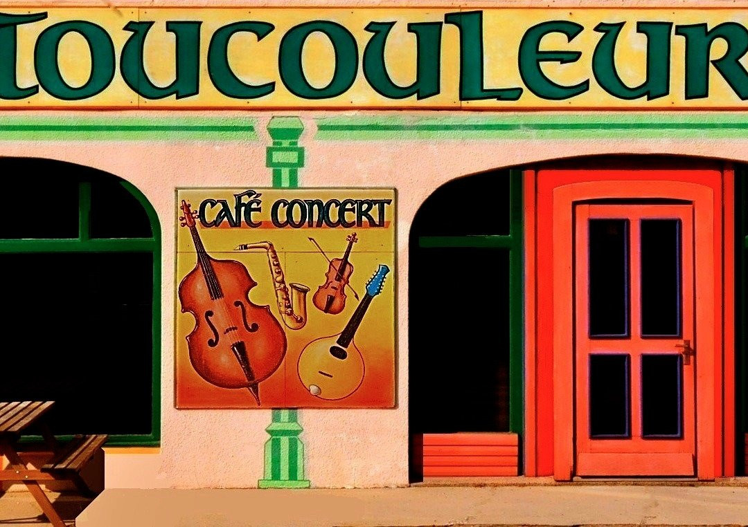 Tregastel-Plage旅游景点-Toucouleur Café Concert