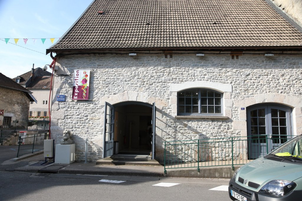 Place Courbet-Ornans必去景点