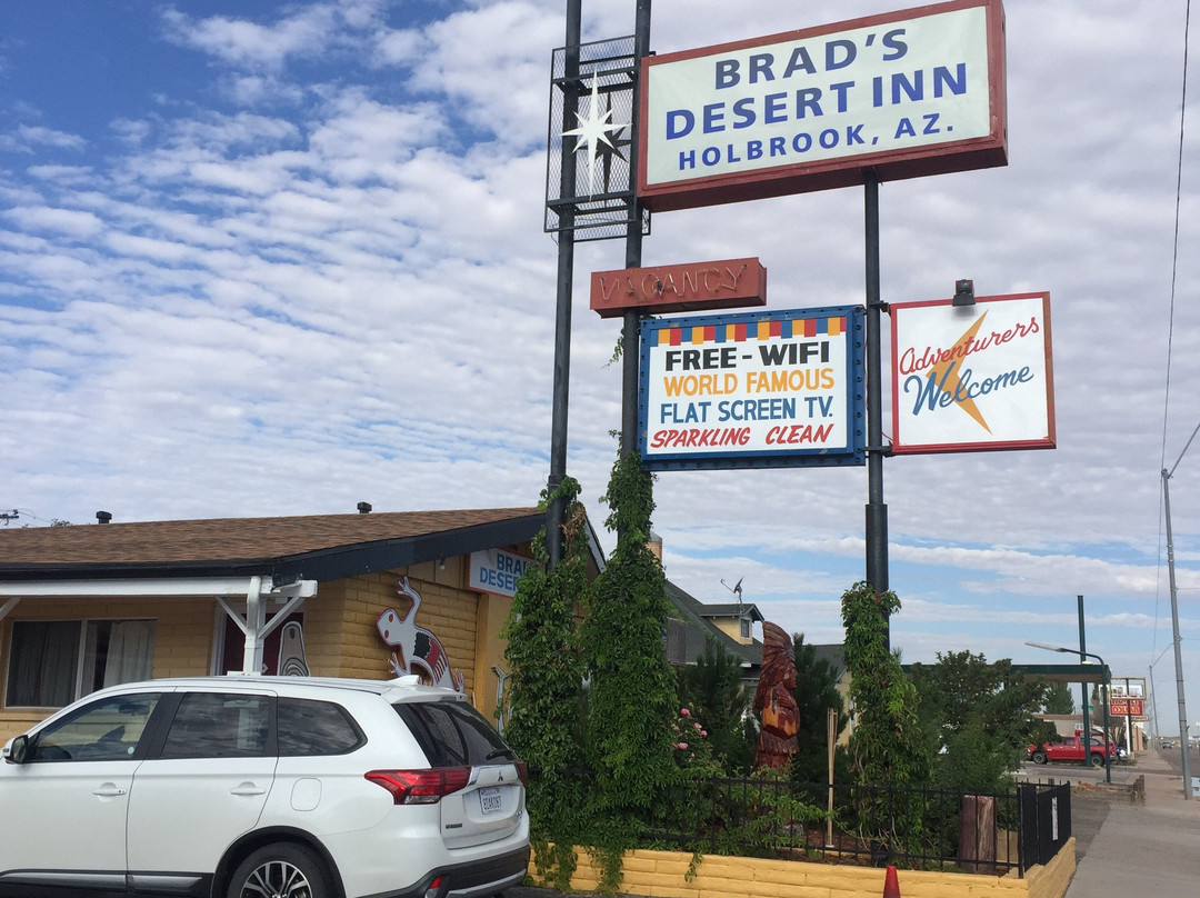 Brad's Desert Inn主图