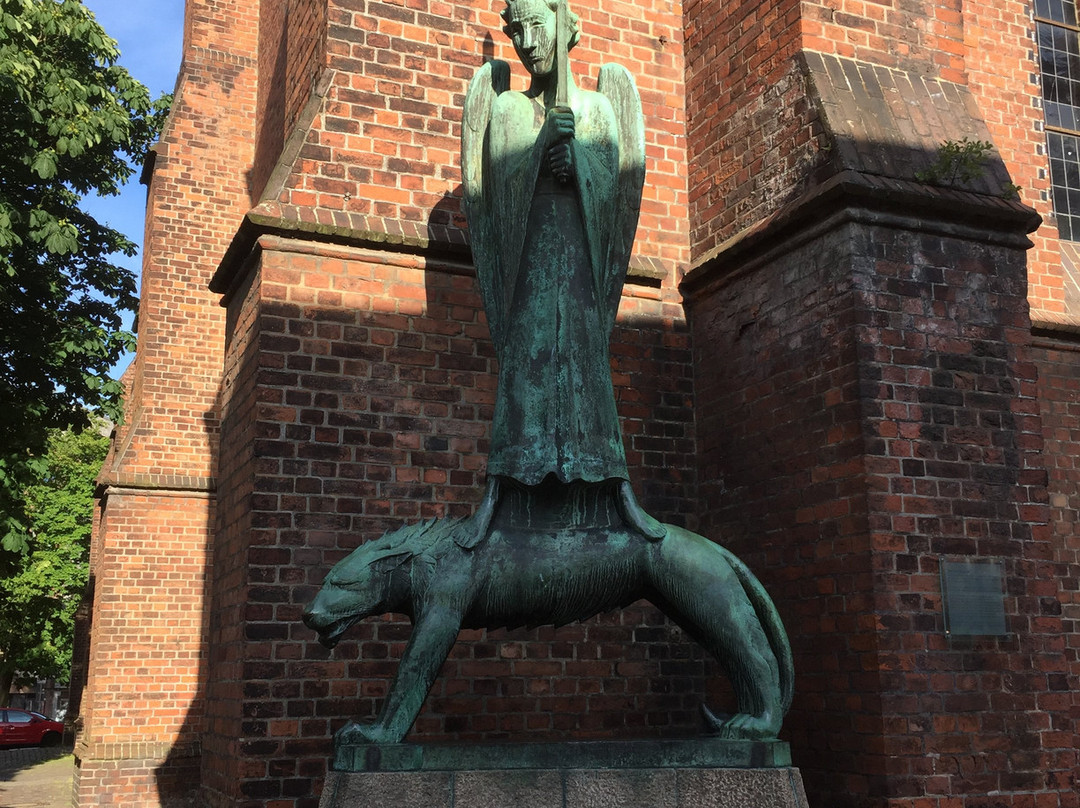 Bronzestandbild Geistkämpfer-基尔必去景点